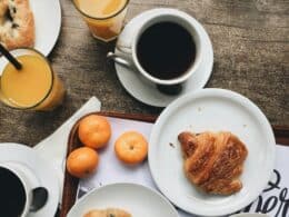 differences entre petit-dejeuner continental et américain